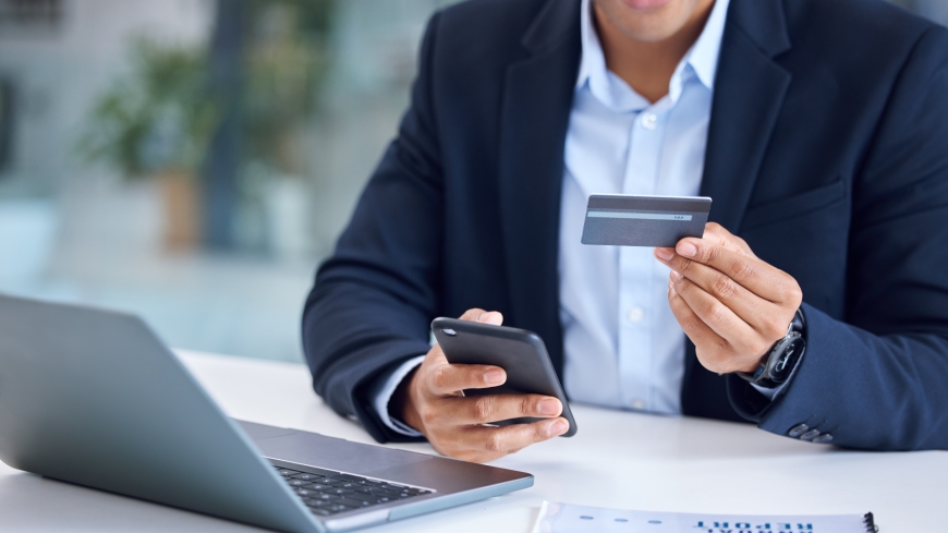 كيف تنشئ وتبيع دورة تدريبية ناجحة عبر الإنترنت: دليلك من الفكرة إلى الإطلاق